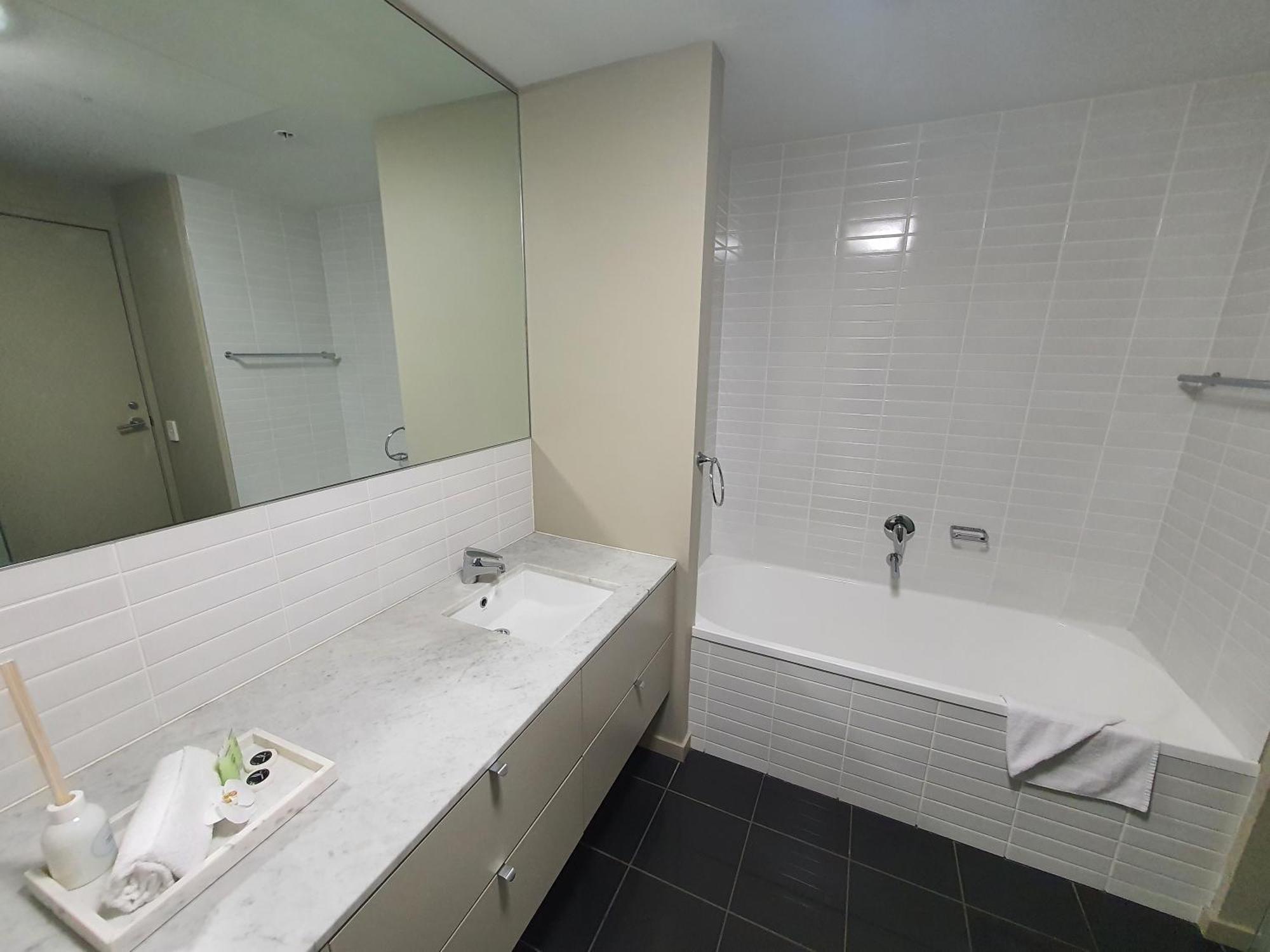 Harbour Escape Apartments Docklands Мельбурн Экстерьер фото