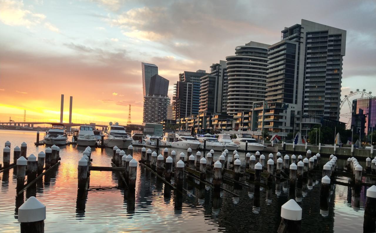 Harbour Escape Apartments Docklands Мельбурн Экстерьер фото